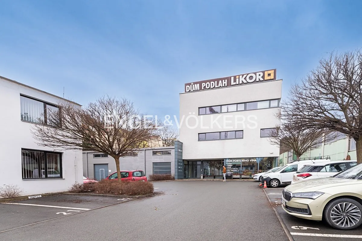 Pronájem kanceláře 260 m²